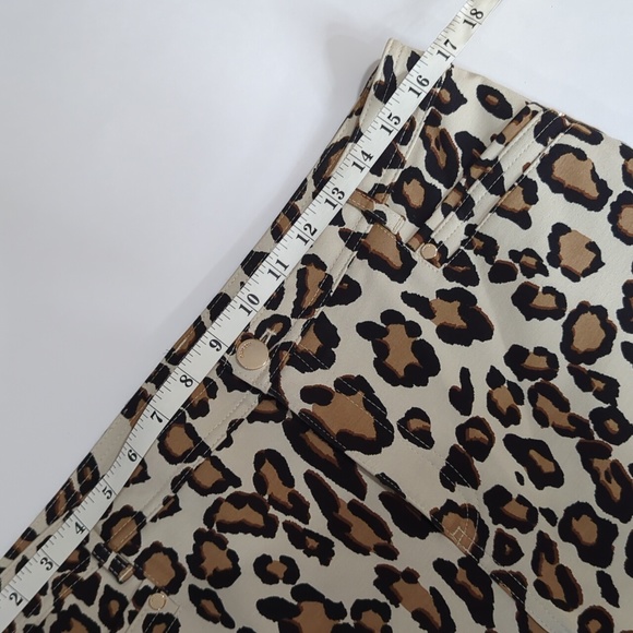 Chico's Womens Pants 10 Cream Leopard Print So Slimming Size 1.5 Ankle - Picture 7 of 9